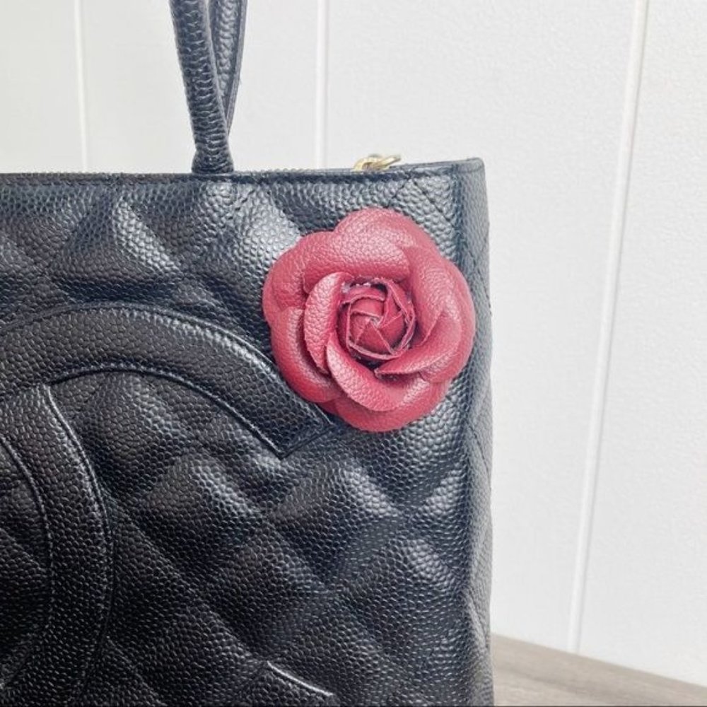 Camellia Flower Vegan Leather Magnetic Bag Charm - Picture 6 of 9